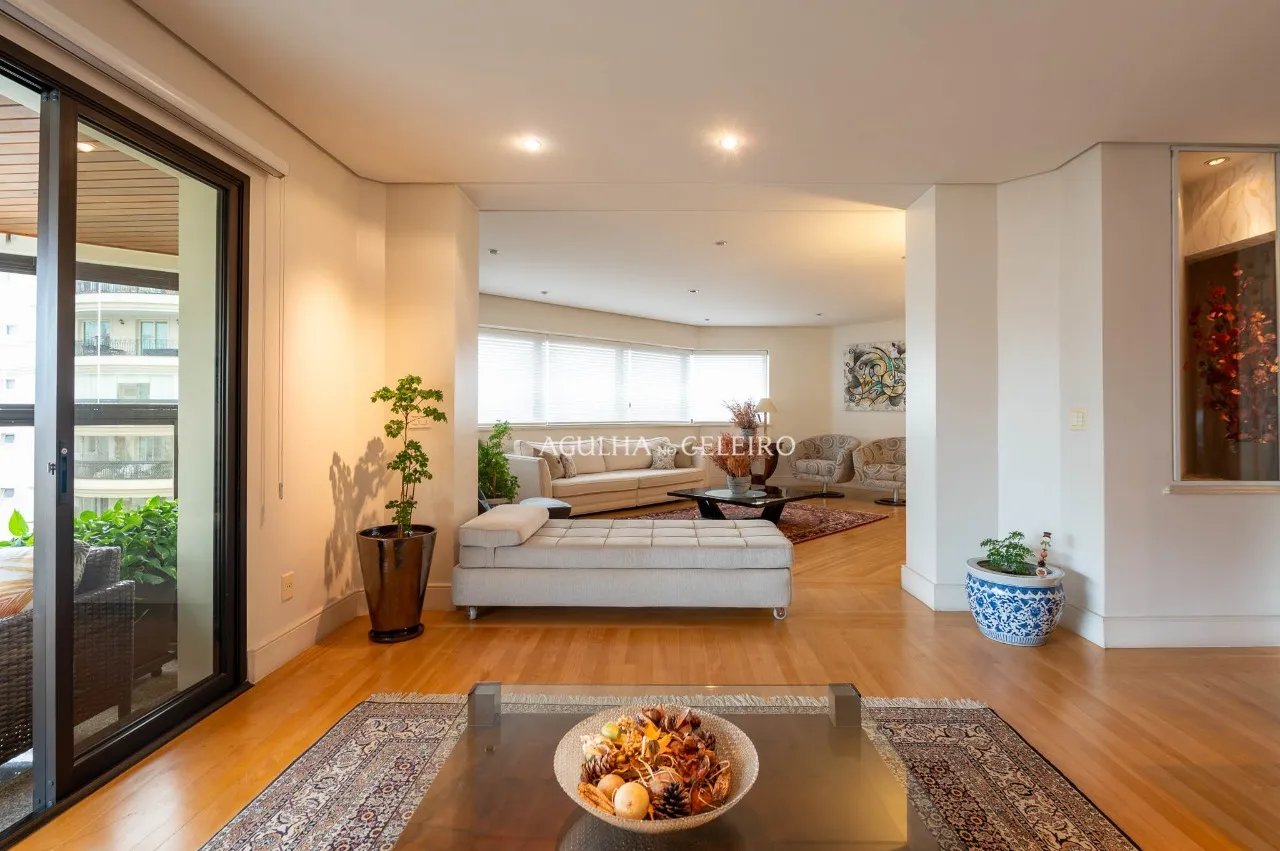 Apartamento com planta diferenciada na melhor localização do Campo Belo. – 20871