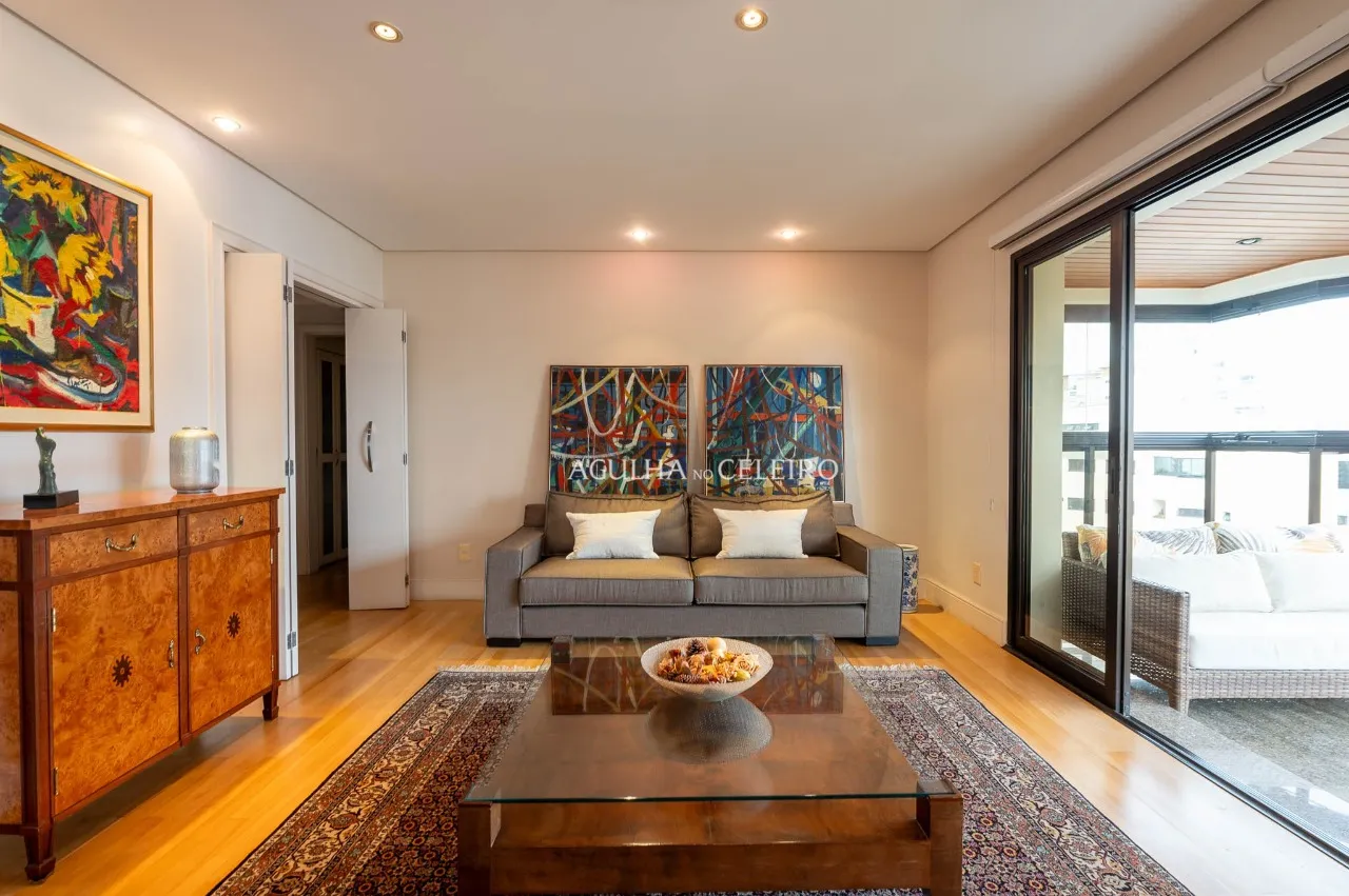 Apartamento com planta diferenciada na melhor localização do Campo Belo. – 20871