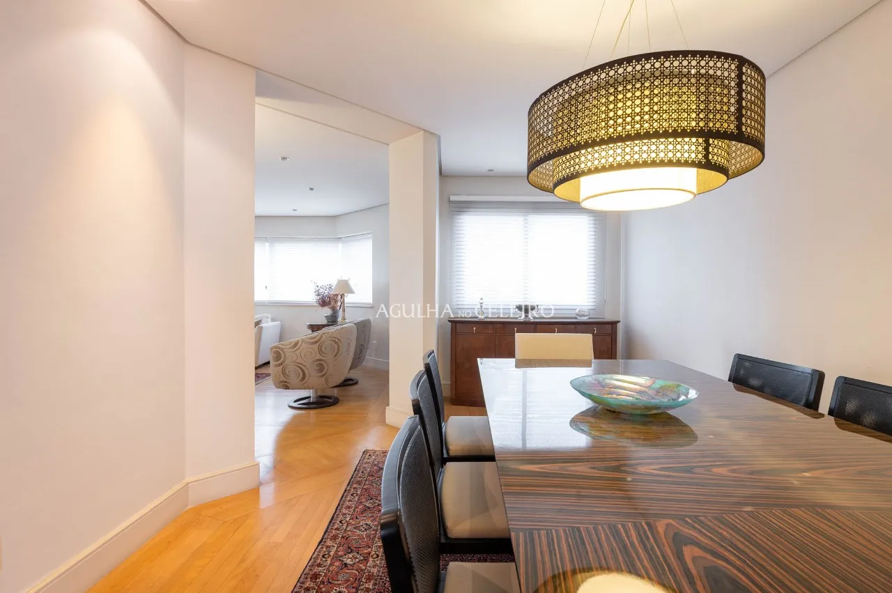 Apartamento com planta diferenciada na melhor localização do Campo Belo. – 20871