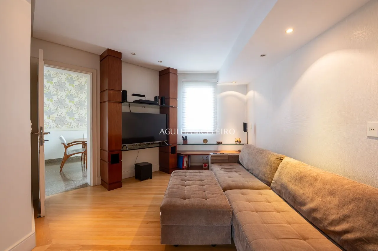 Apartamento com planta diferenciada na melhor localização do Campo Belo. – 20871