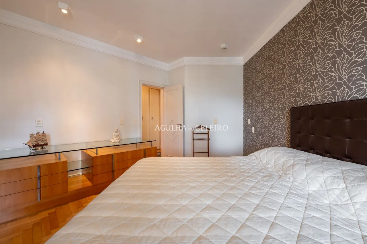 Apartamento com planta diferenciada na melhor localização do Campo Belo. – 20871