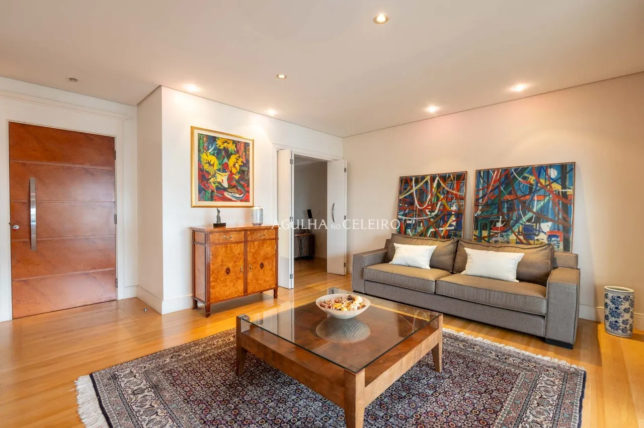 Apartamento com planta diferenciada na melhor localização do Campo Belo. – 20871