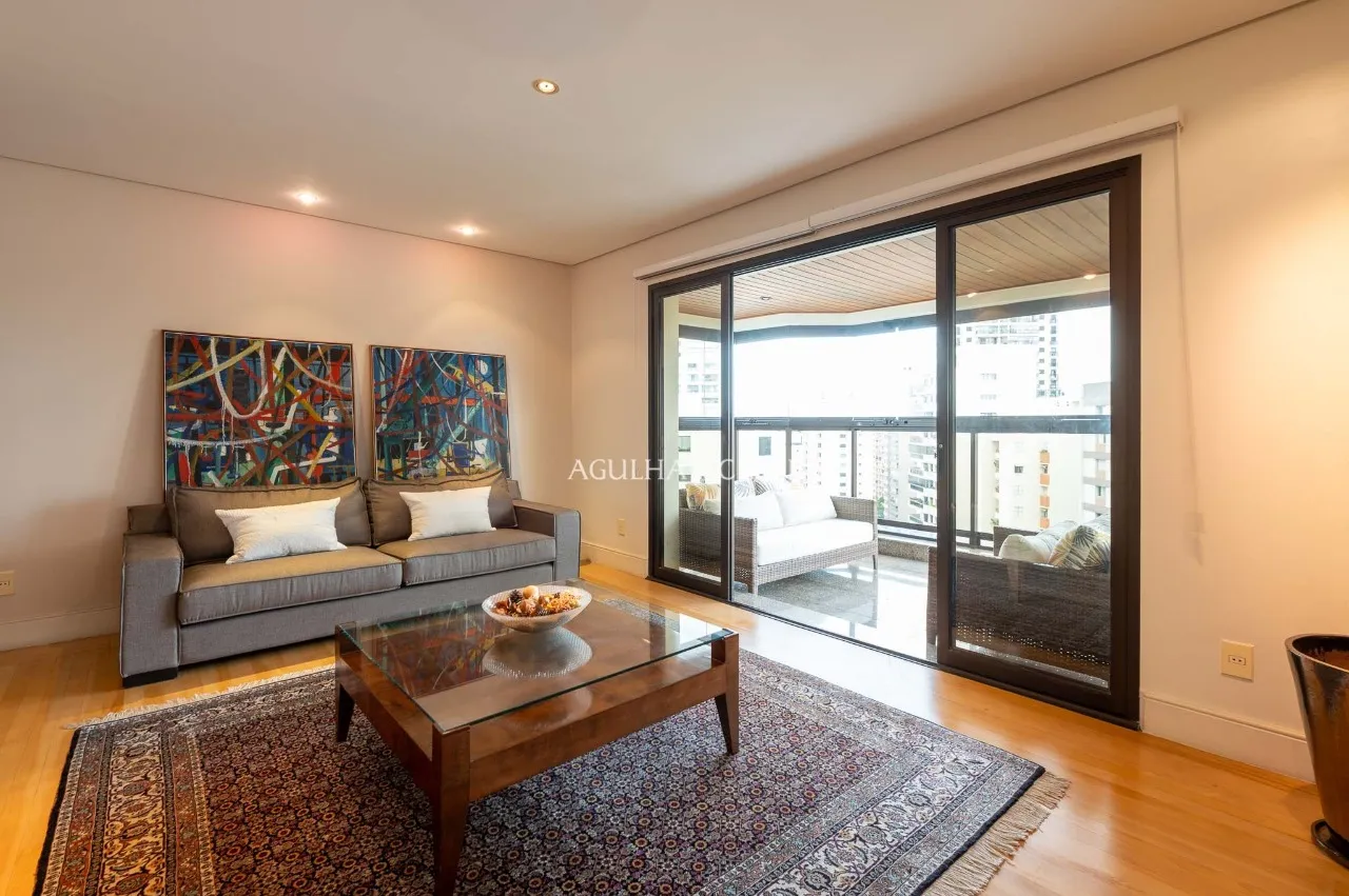 Apartamento com planta diferenciada na melhor localização do Campo Belo. – 20871