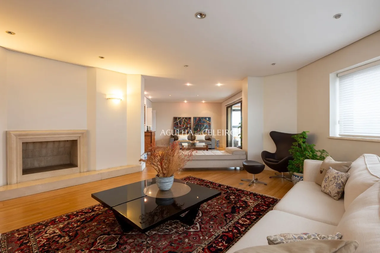 Apartamento com planta diferenciada na melhor localização do Campo Belo. – 20871