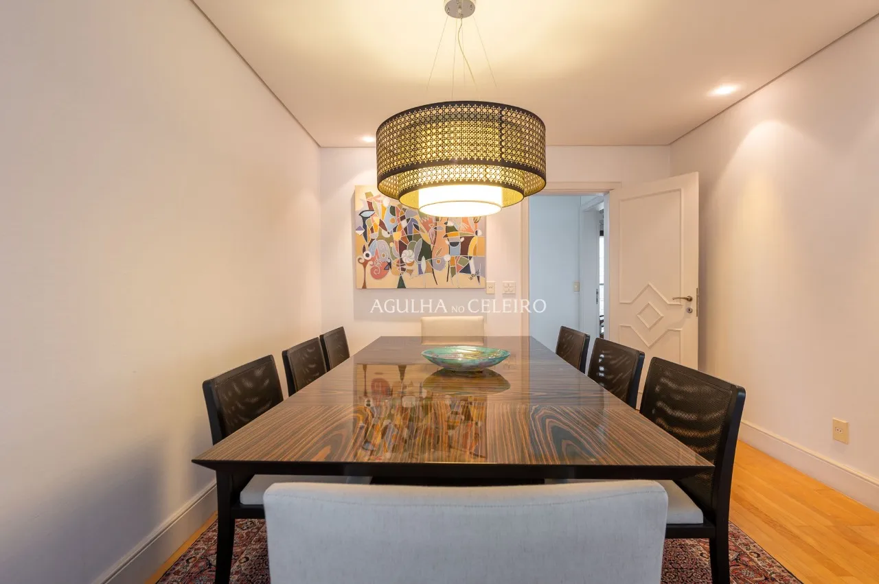 Apartamento com planta diferenciada na melhor localização do Campo Belo. – 20871