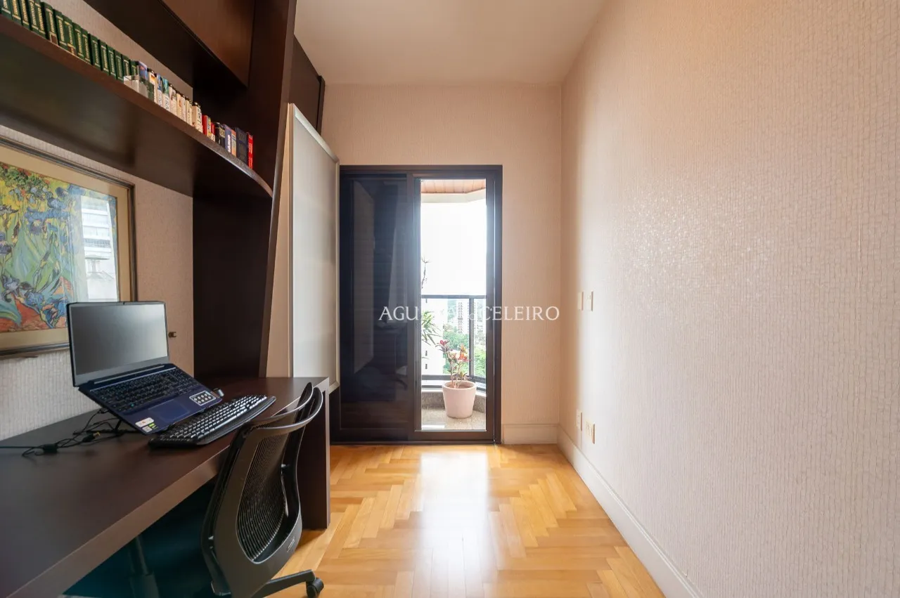 Apartamento com planta diferenciada na melhor localização do Campo Belo. – 20871