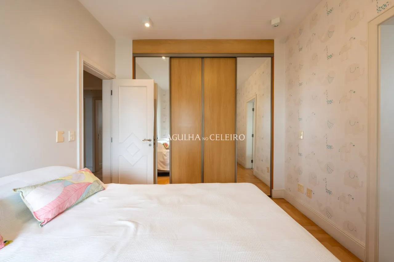 Apartamento com planta diferenciada na melhor localização do Campo Belo. – 20871