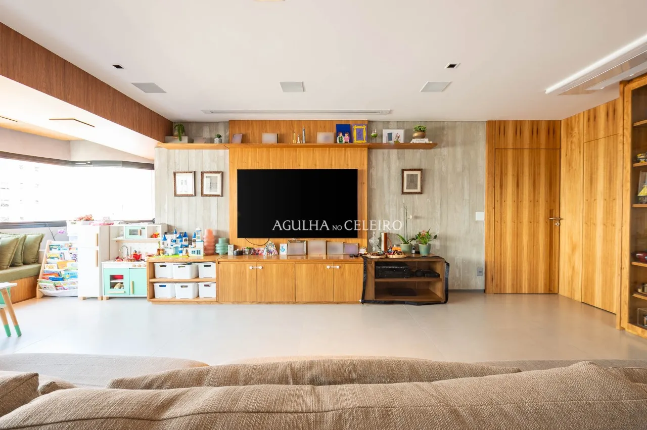 Apartamento reformado à venda em Moema. – 21069