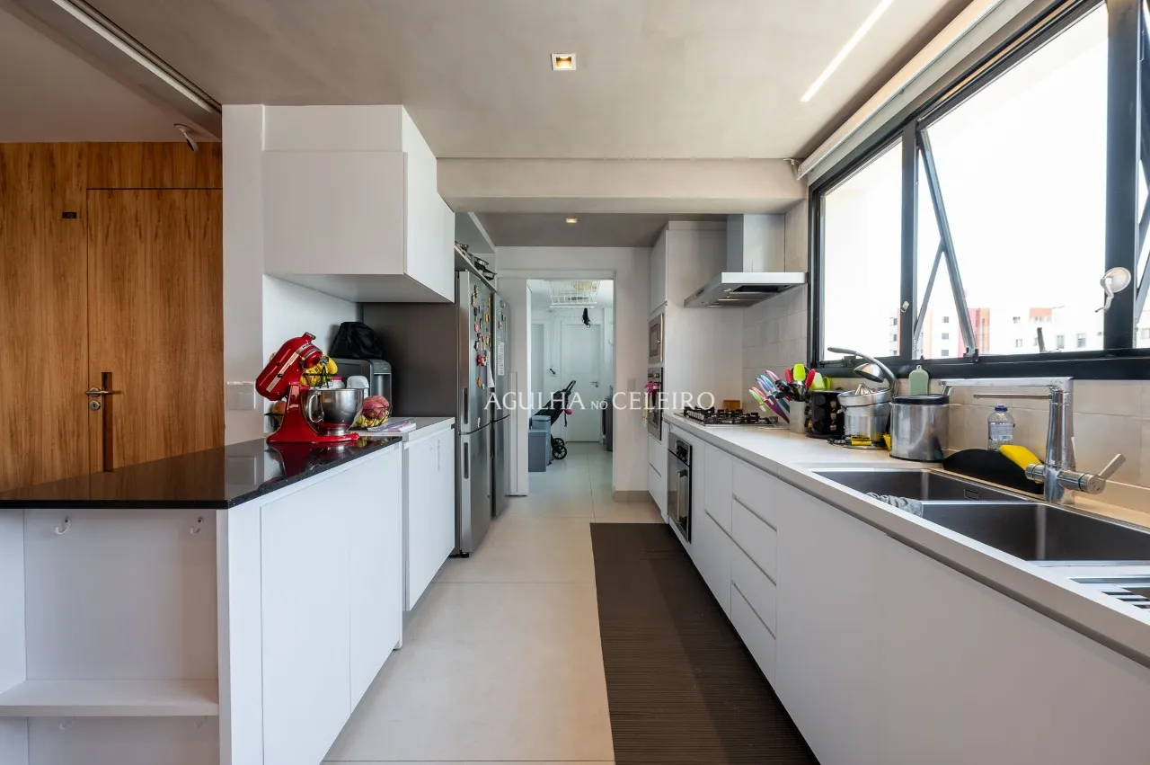 Apartamento reformado à venda em Moema. – 21069