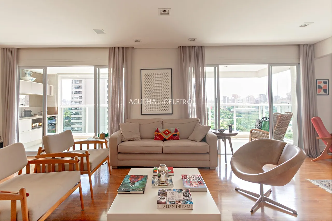 Apartamento à venda em Moema, vista para o Parque Ibirapuera. – 21231