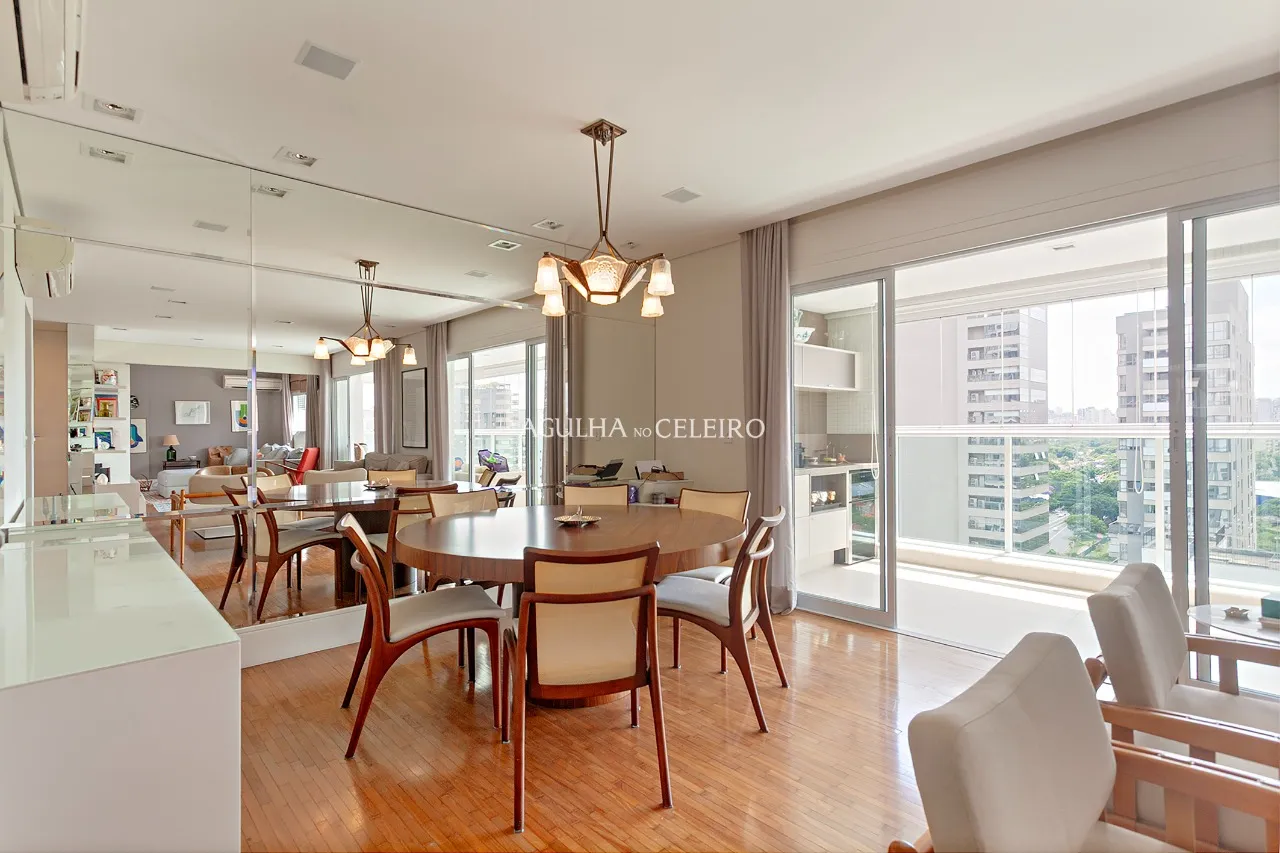 Apartamento à venda em Moema, vista para o Parque Ibirapuera. – 21231