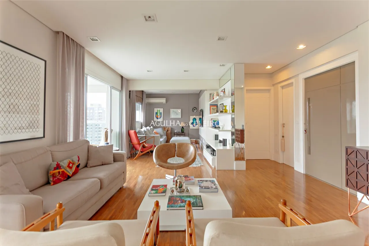 Apartamento à venda em Moema, vista para o Parque Ibirapuera. – 21231