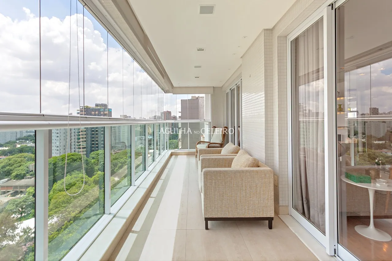 Apartamento à venda em Moema, vista para o Parque Ibirapuera. – 21231