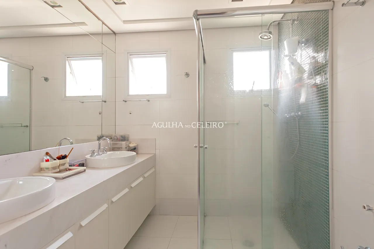 Apartamento à venda em Moema, vista para o Parque Ibirapuera. – 21231