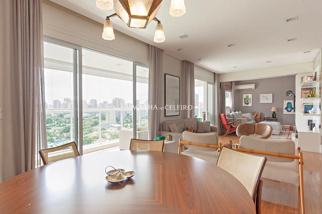 Apartamento à venda em Moema, vista para o Parque Ibirapuera. – 21231