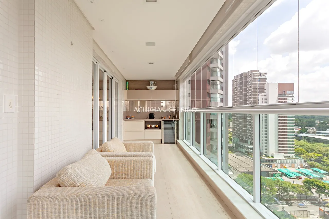 Apartamento à venda em Moema, vista para o Parque Ibirapuera. – 21231