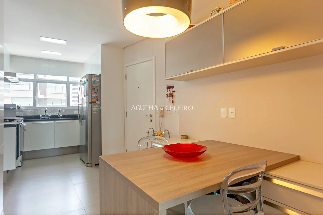 Apartamento à venda em Moema, vista para o Parque Ibirapuera. – 21231