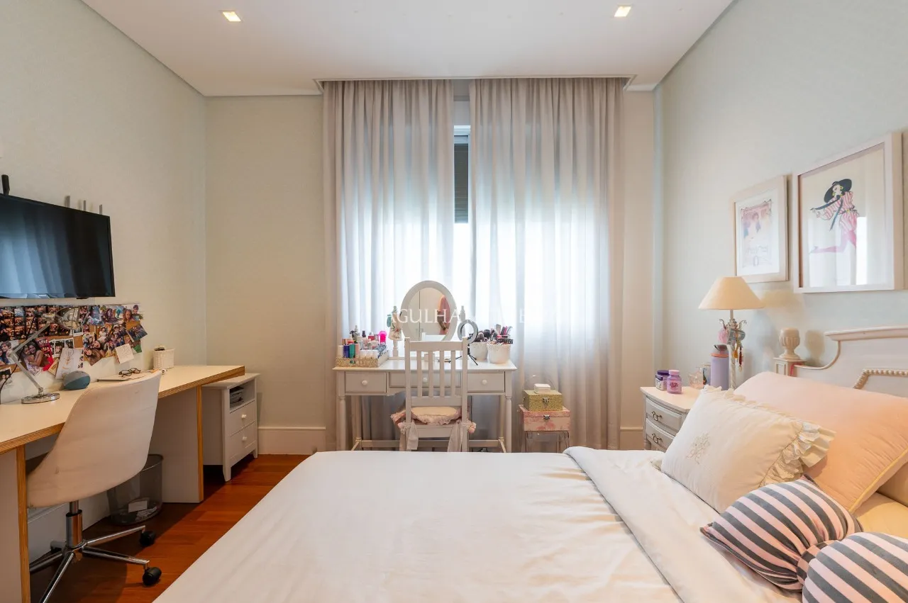 Sofisticação, conforto e vista deslumbrante em localização privilegiada. – 21330