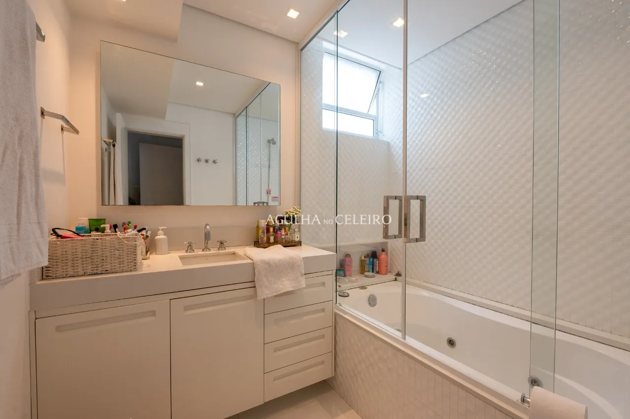 Sofisticação, conforto e vista deslumbrante em localização privilegiada. – 21330