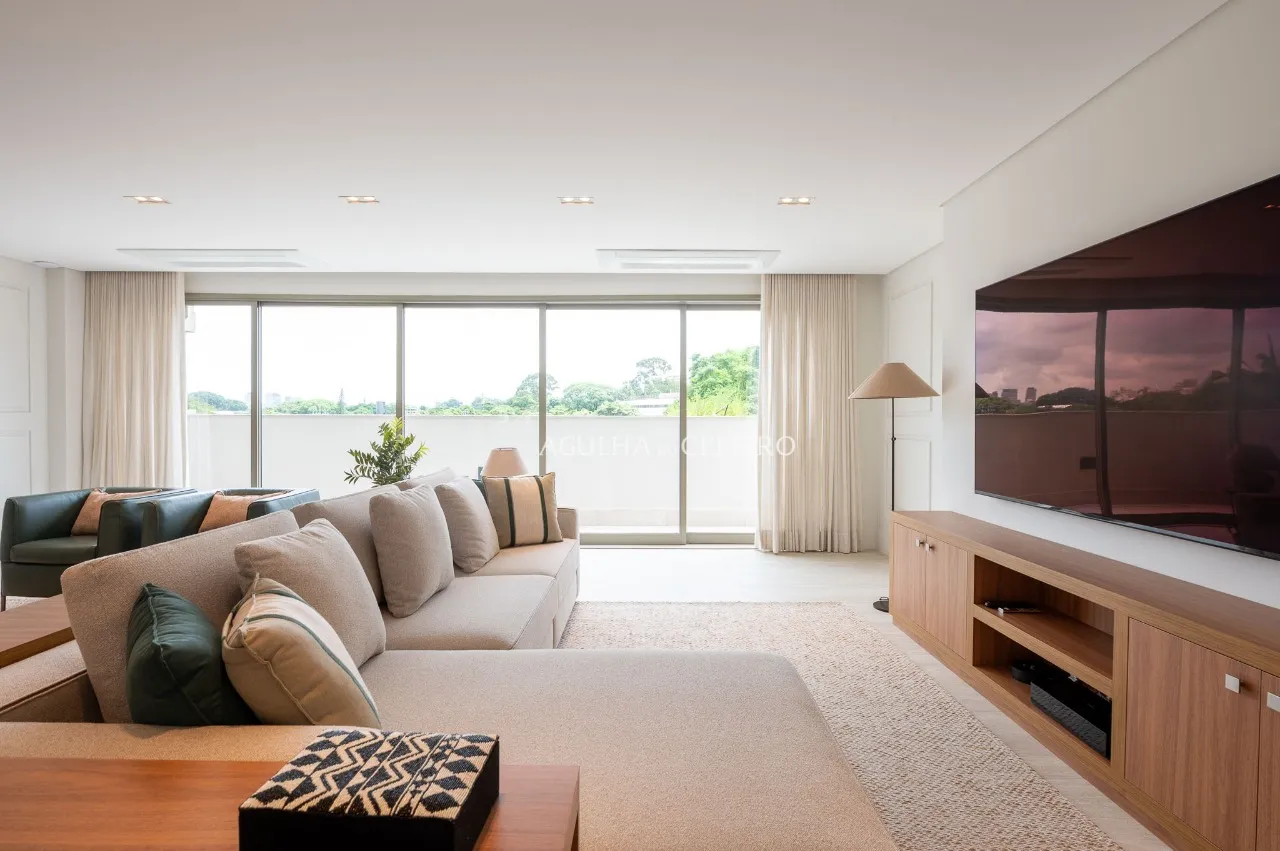 Há imóveis que são especiais, como este garden incrível vendido mobiliado ao lado do Parque Ibirapuera. – 21342