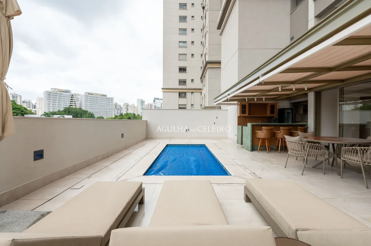 Há imóveis que são especiais, como este garden incrível vendido mobiliado ao lado do Parque Ibirapuera. – 21342