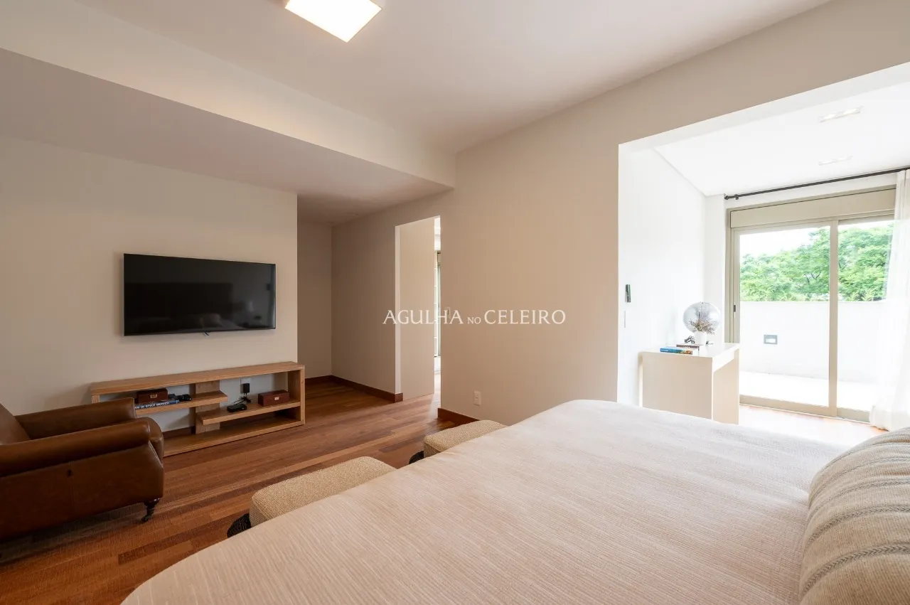 Há imóveis que são especiais, como este garden incrível vendido mobiliado ao lado do Parque Ibirapuera. – 21342