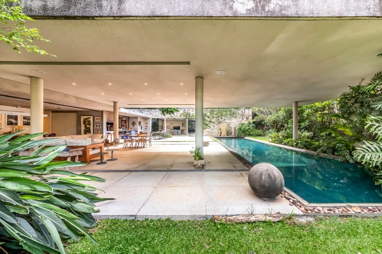 Casa com projeto assinado, cheio de luz natural e espaços integrados, no bairro Cidade Jardim. – 21365