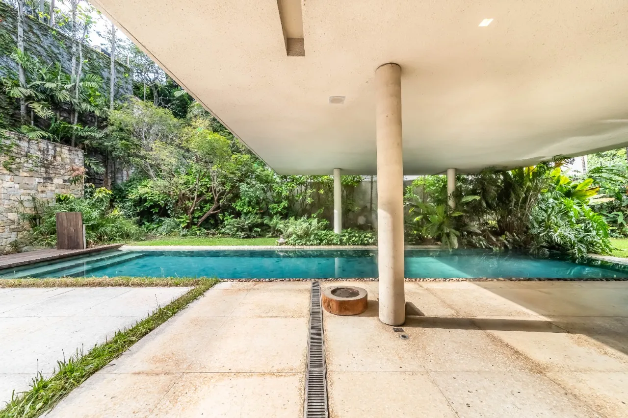 Casa com projeto assinado, cheio de luz natural e espaços integrados, no bairro Cidade Jardim. – 21365