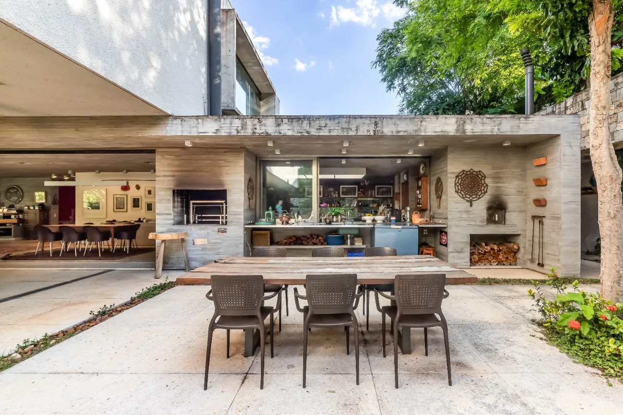 Casa com projeto assinado, cheio de luz natural e espaços integrados, no bairro Cidade Jardim. – 21365