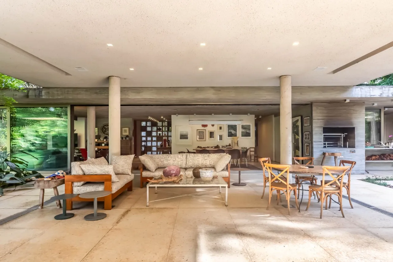 Casa com projeto assinado, cheio de luz natural e espaços integrados, no bairro Cidade Jardim. – 21365