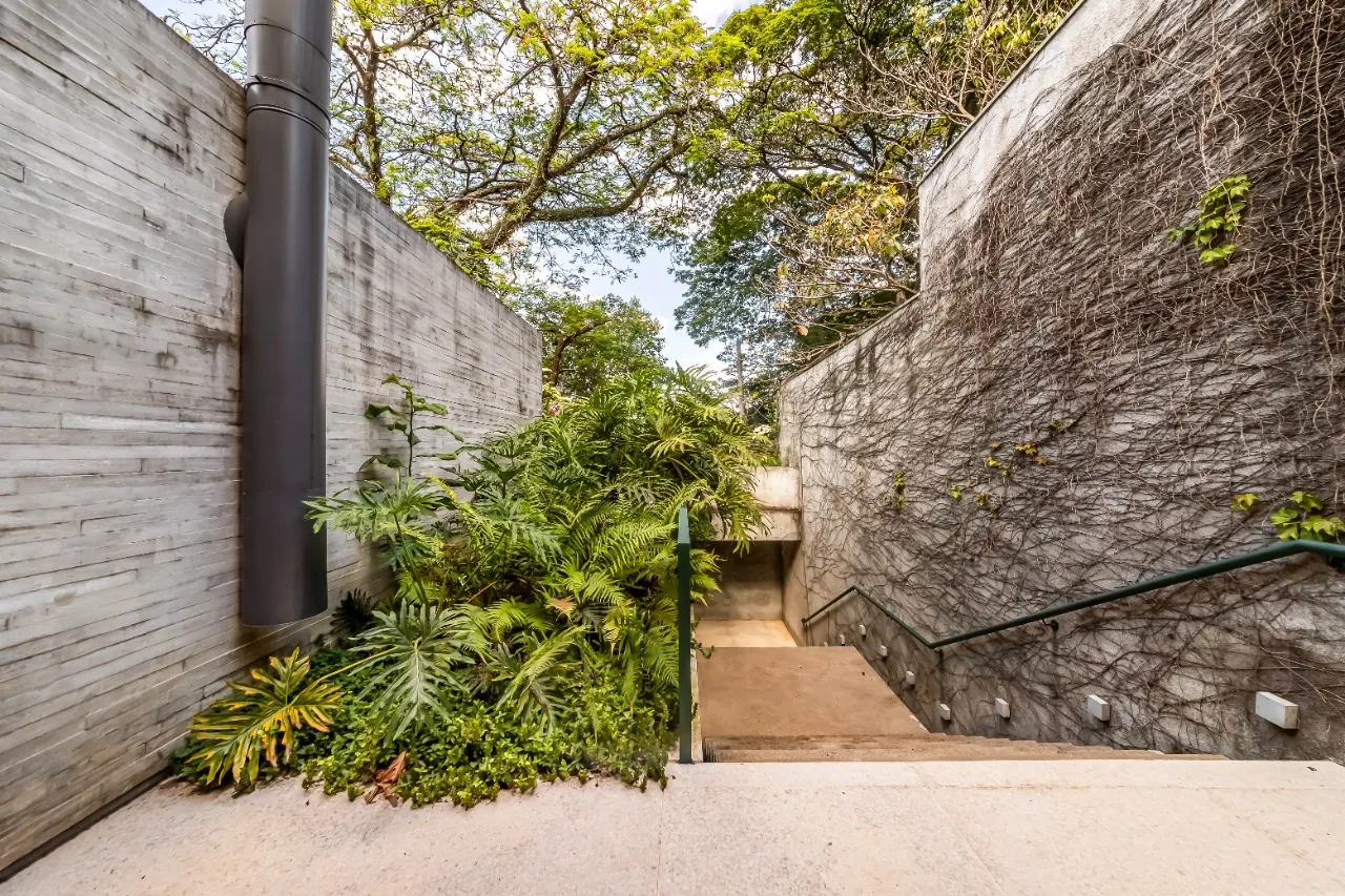 Casa com projeto assinado, cheio de luz natural e espaços integrados, no bairro Cidade Jardim. – 21365