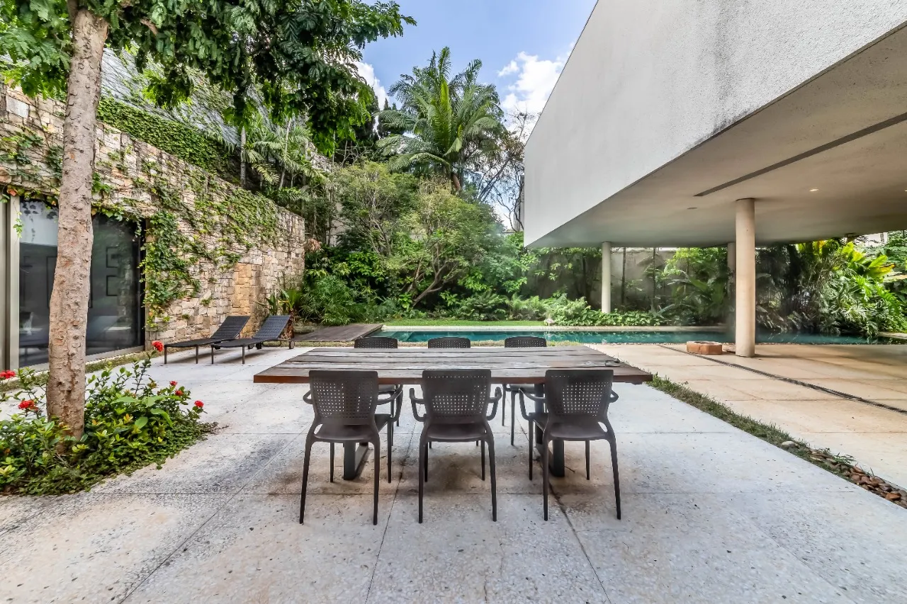 Casa com projeto assinado, cheio de luz natural e espaços integrados, no bairro Cidade Jardim. – 21365