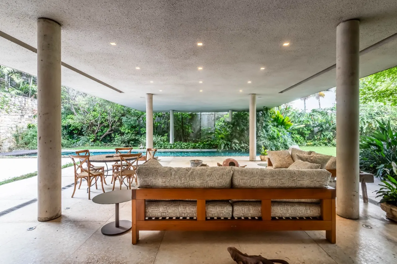 Casa com projeto assinado, cheio de luz natural e espaços integrados, no bairro Cidade Jardim. – 21365