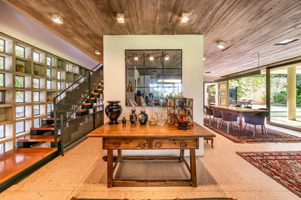 Casa com projeto assinado, cheio de luz natural e espaços integrados, no bairro Cidade Jardim. – 21365