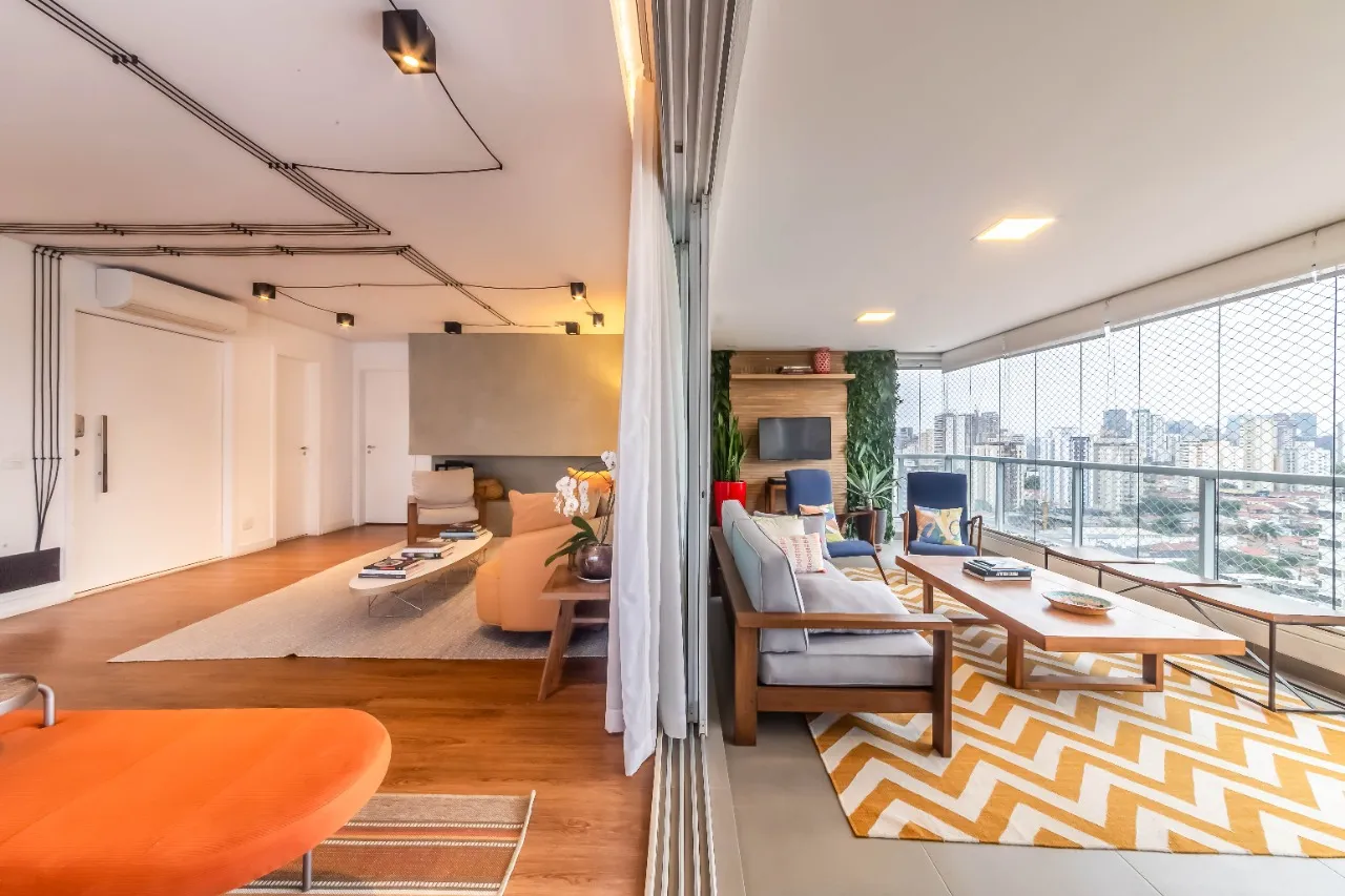 Apartamento mobiliado com duas varandas, marcenaria personalizada e luz natural, no Brooklin. – 21368