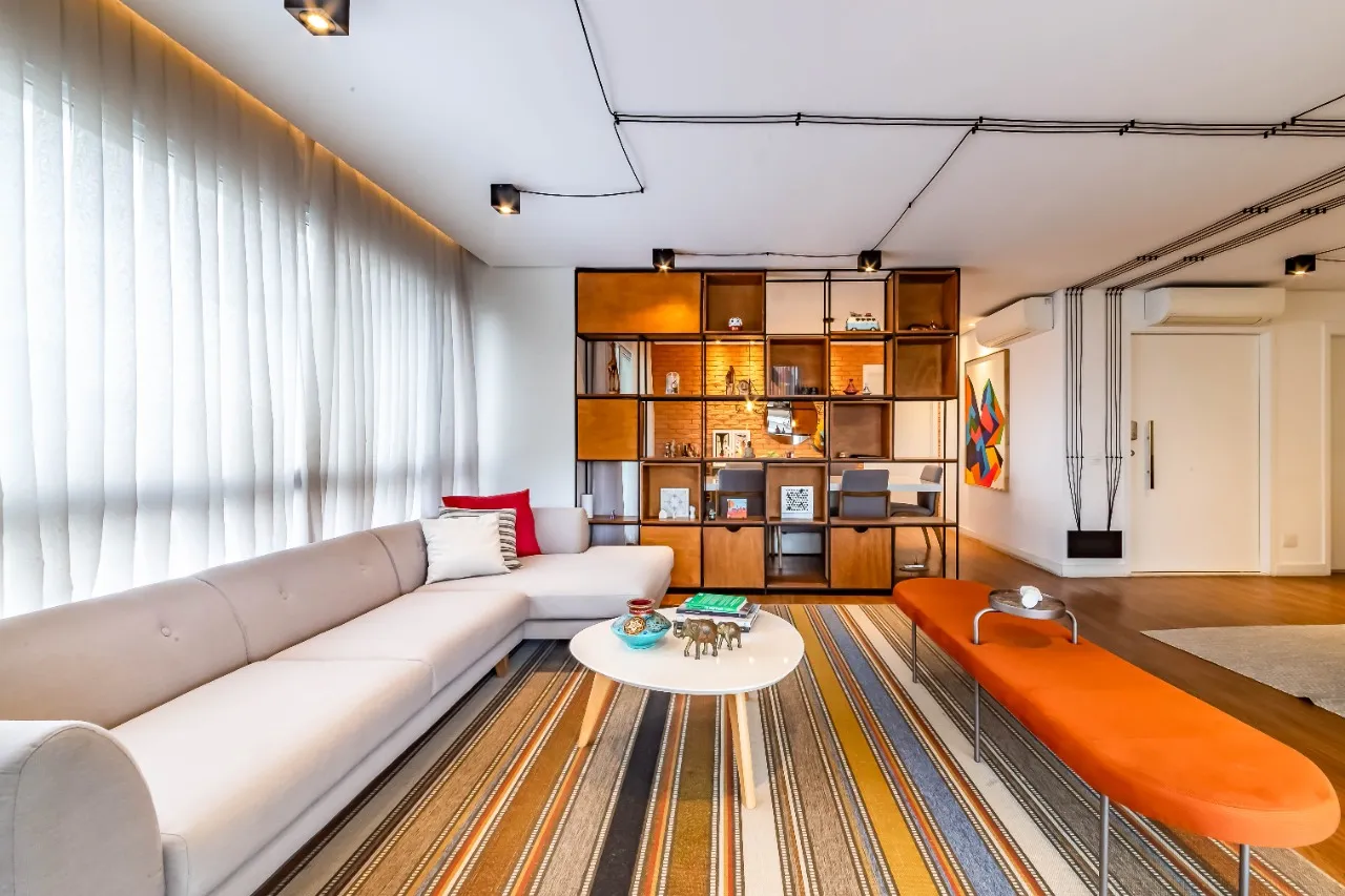 Apartamento mobiliado com duas varandas, marcenaria personalizada e luz natural, no Brooklin. – 21368