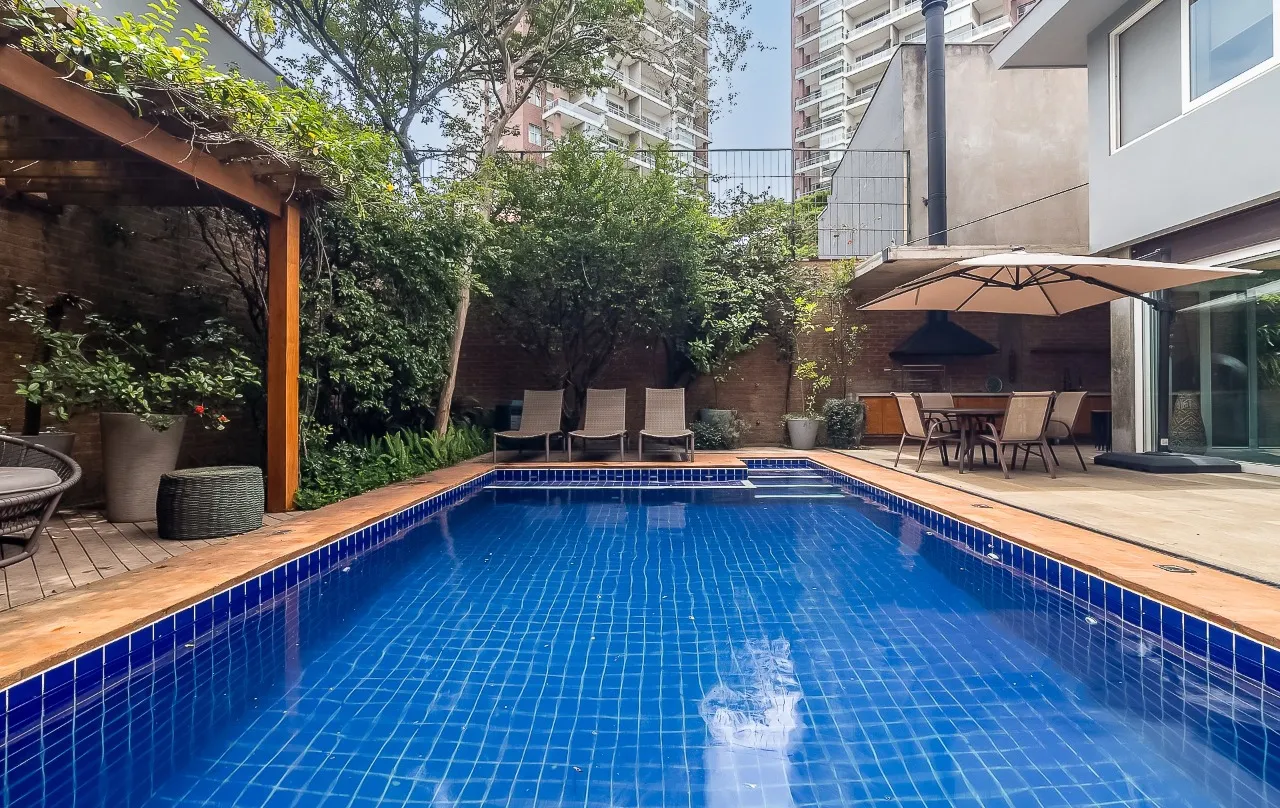 Casa com reforma atual, integração total e área externa para viver bem, no Alto de Pinheiros. – 21369