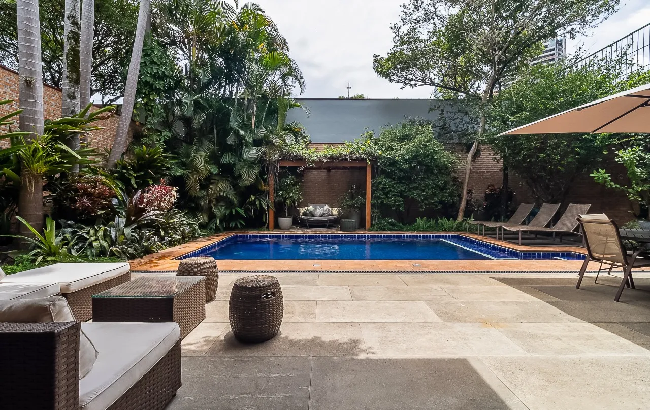 Casa com reforma atual, integração total e área externa para viver bem, no Alto de Pinheiros. – 21369