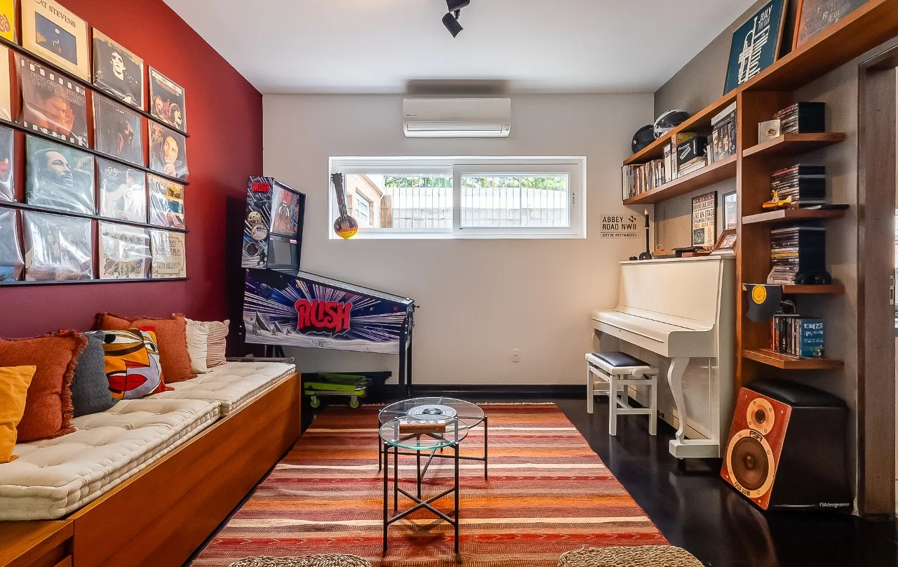 Casa com reforma atual, integração total e área externa para viver bem, no Alto de Pinheiros. – 21369