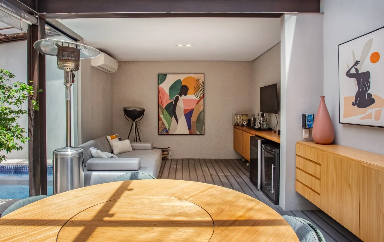 Casa reformada, com área externa linda e planta agradável para viver no melhor do Jardim Paulista. – 21370