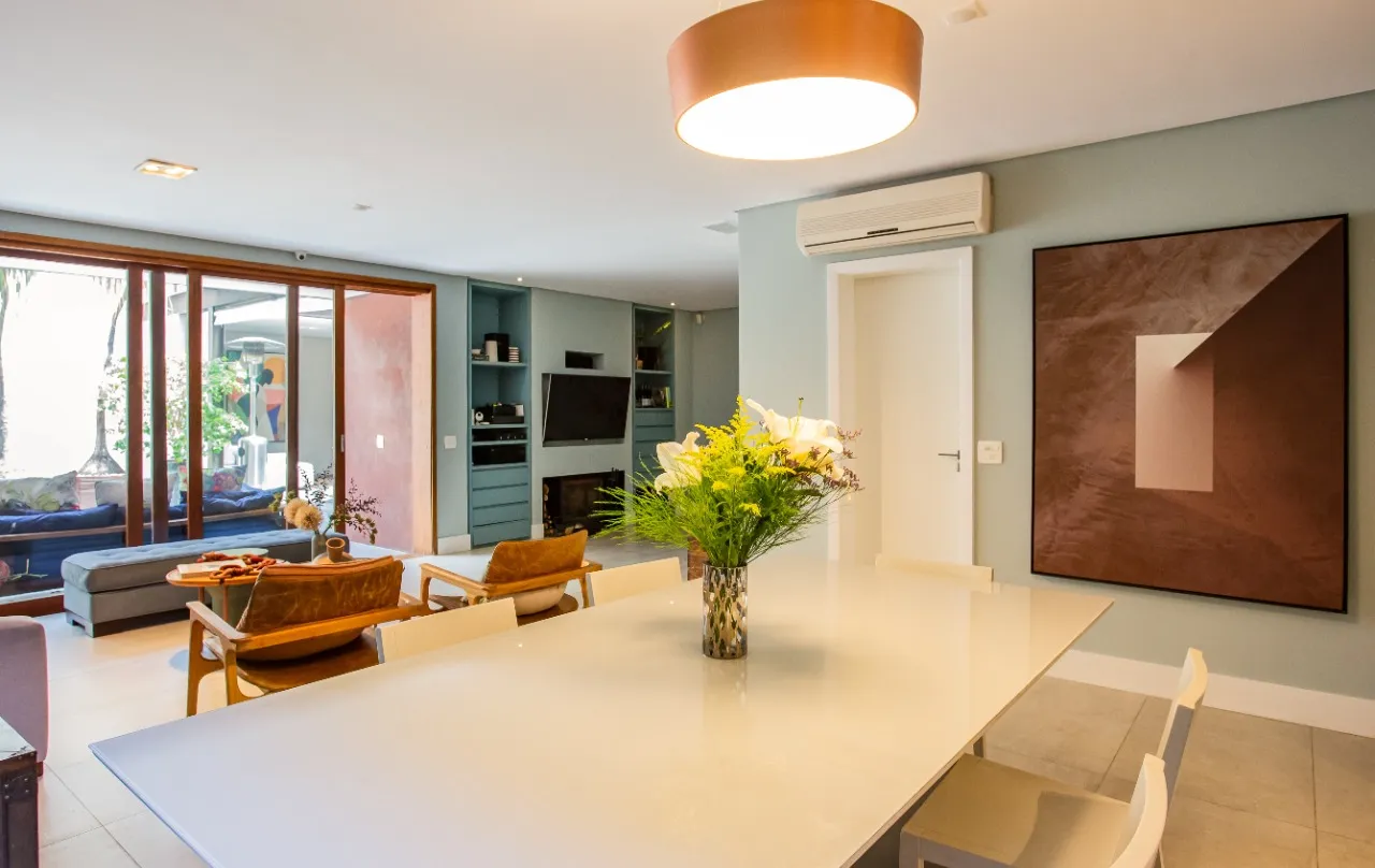 Casa reformada, com área externa linda e planta agradável para viver no melhor do Jardim Paulista. – 21370