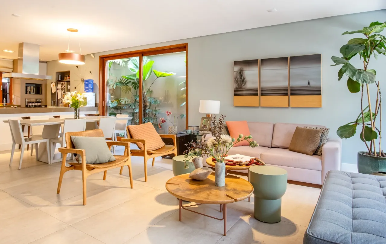 Casa reformada, com área externa linda e planta agradável para viver no melhor do Jardim Paulista. – 21370