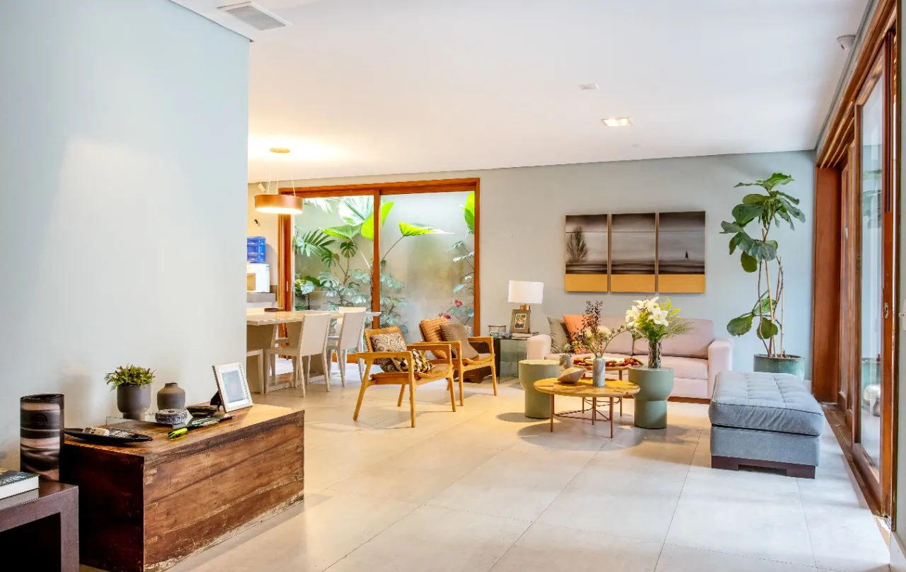 Casa reformada, com área externa linda e planta agradável para viver no melhor do Jardim Paulista. – 21370