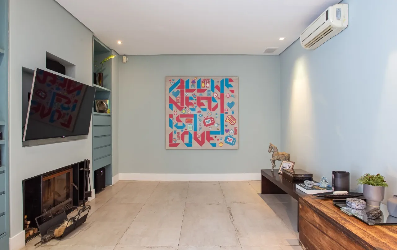 Casa reformada, com área externa linda e planta agradável para viver no melhor do Jardim Paulista. – 21370