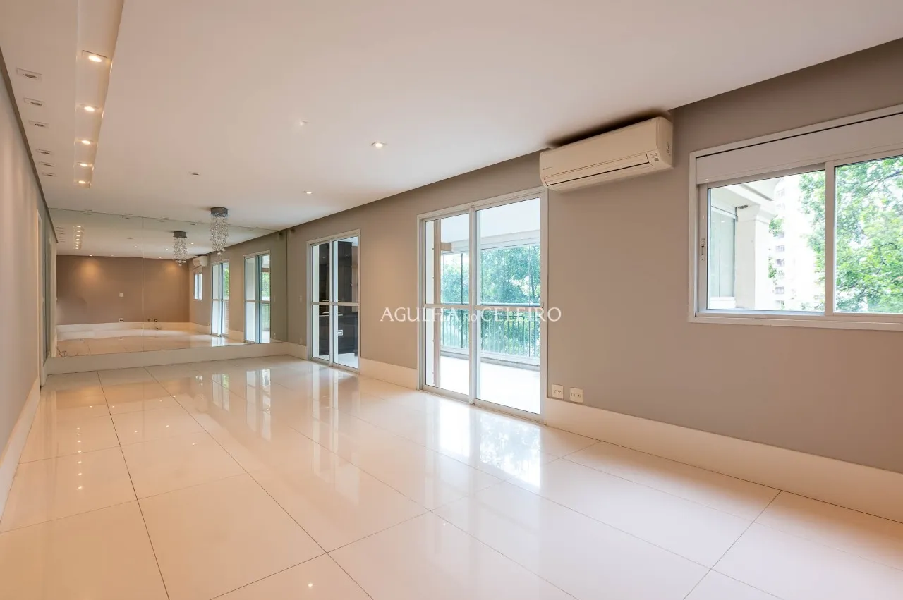 Apartamento amplo e muito agradável. – 21427