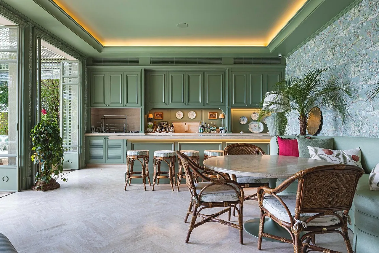 Casa com arquitetura de inspiração toscana e paisagismo assinado – 21462