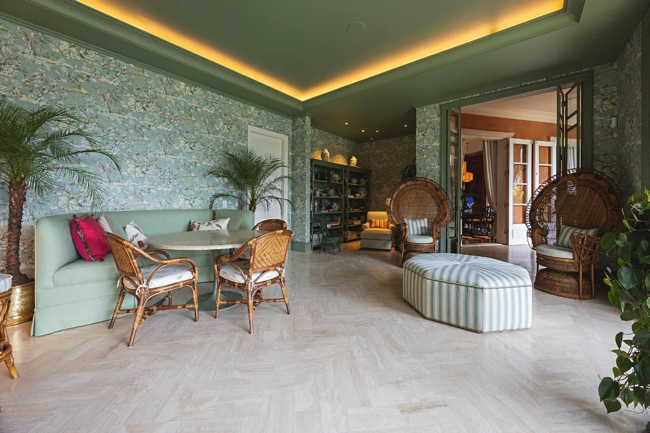 Casa com arquitetura de inspiração toscana e paisagismo assinado – 21462