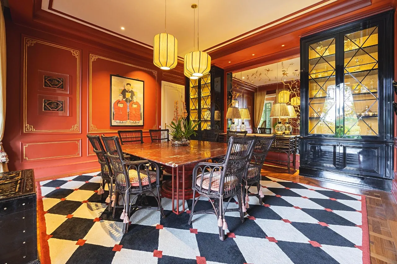 Casa com arquitetura de inspiração toscana e paisagismo assinado – 21462