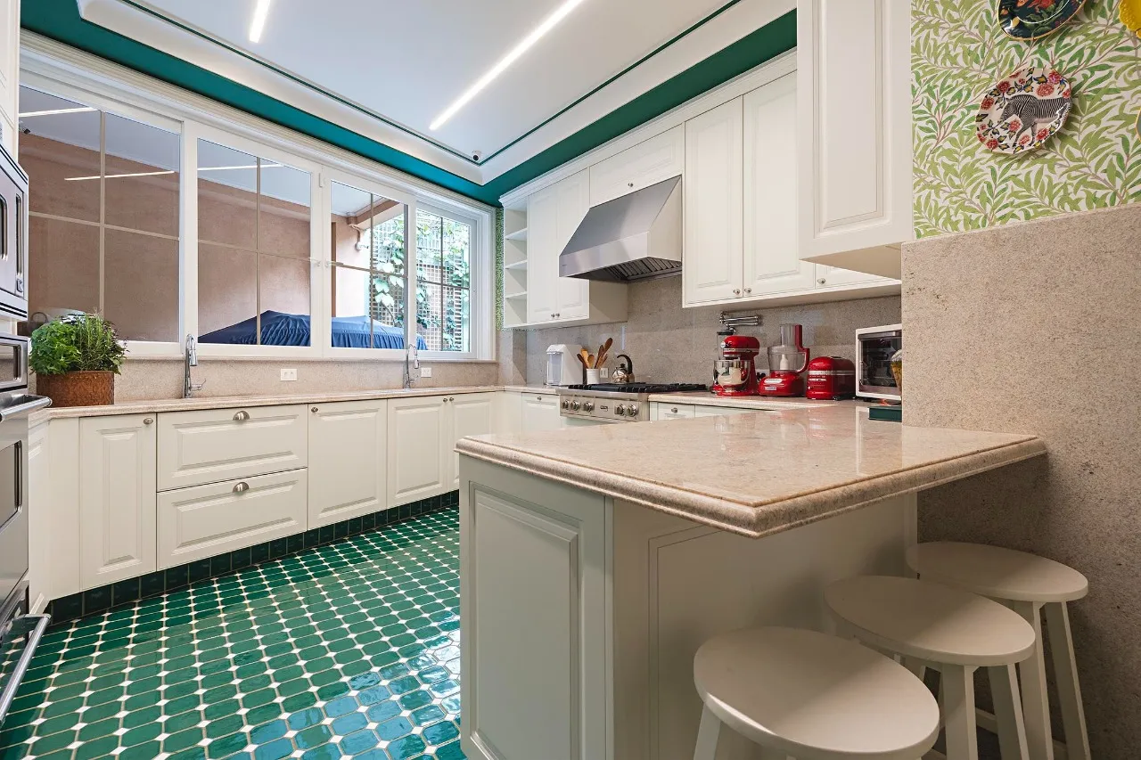 Casa com arquitetura de inspiração toscana e paisagismo assinado – 21462