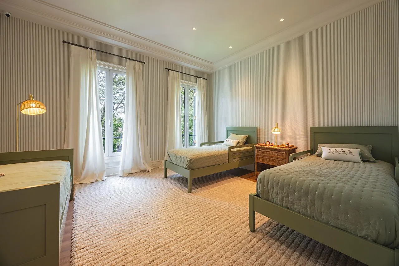 Casa com arquitetura de inspiração toscana e paisagismo assinado – 21462